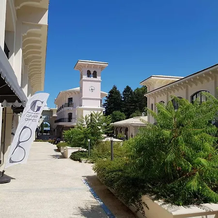 Cosy 9 Daire Aziz Konstantin ve Elena